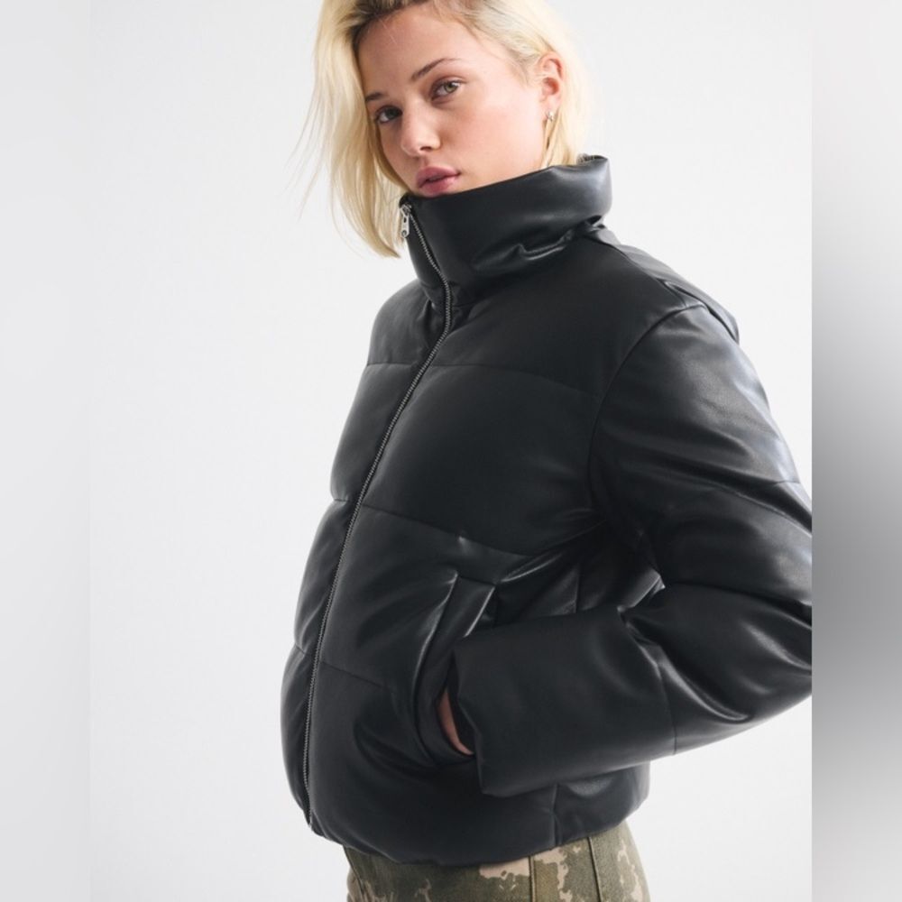 Abercrombie & Fitch Vegan Leather Mini Puffer jacket Sz XS Relaxed Stand Collar